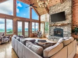 Game Rooms and Views Spacious Mtn Cabin in Murphy!