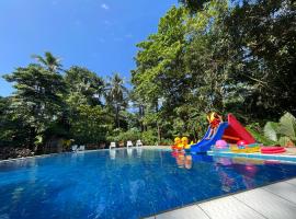 珍珠岛花园海滩度假酒店，位于班柯木的带泳池的酒店