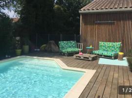 Villa avec piscine privée au calme dans Toulouse，位于图卢兹的度假屋