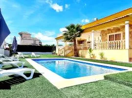 Agradable Villa con Piscina y BBQ.