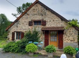 Gîte * Gaïa *，位于Châtel-Montagne的带停车场的酒店