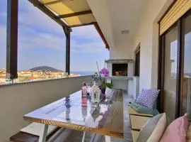Spacious, two terrace Sunnyside apartment w amazing view