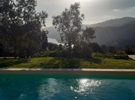 Casa em Resende com Vista Para o Rio Douro，位于雷森迪的酒店