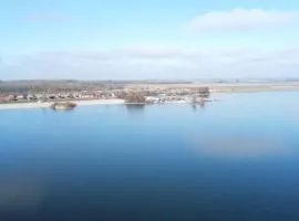 B&B Veluwemeer, jacuzzi, swim spa, sauna, steam bath and sandy beach