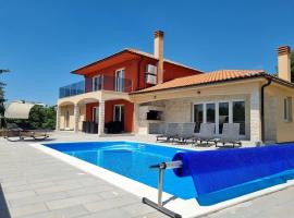 Villa Oasis - pool villa in heart of Istria，位于Bašići的酒店