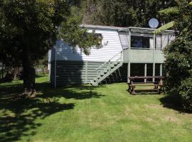Treehouse - Whanarua Bay Cottages，位于Te Kaha的度假短租房
