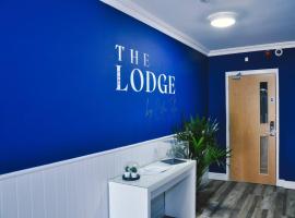 The Lodge by Cefn Tilla，位于阿斯克的酒店