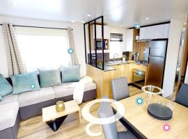 Bungalow confortable &agrave; Saint-Jean-de-Monts avec piscine partag&eacute;e，位于圣让-德蒙的简易别墅