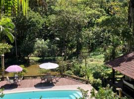 Sítio Bagatelle com cachoeira e piscina!，位于安格拉杜斯雷斯的住宿加早餐旅馆