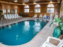 Quality Inn & Suites Loves Park near Rockford，位于Loves Park的酒店