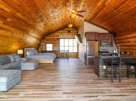 Seneca Lake Getaway，位于Burdett的酒店