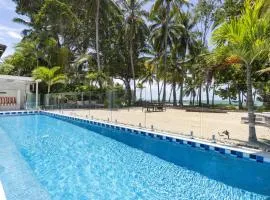 Tenterfield Beachfront Luxury 4 Bedroom Holiday Home