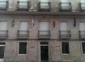 Hotel Las Colonias，位于Puente Caldelas的酒店