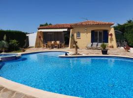 Villa au calme avec piscine privative，位于博尔马斯·莱斯·米默萨斯的带按摩浴缸的酒店