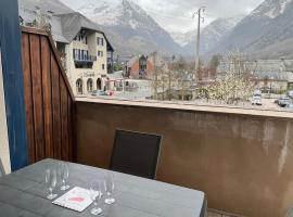Appt hyper-centre Loudenvielle 4pers Terrasse Sud vue montagne，位于卢登维耶尔的酒店