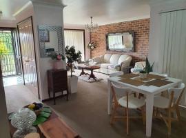 The Junction Estate COOL CALM COZY A Home N Host Property，位于Wallerawang的酒店