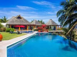 Irekua Beach House Ixtapa