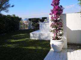 Villino R&R con piscina ed accesso diretto al mare，位于泰尔莫利的酒店