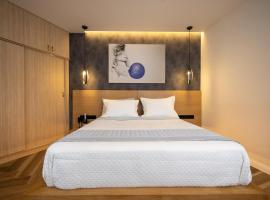 Triple A - Prime Location - Between Monastiraki & Syntagma Square-FREE Parking!，位于雅典的酒店