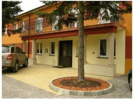 Hotel Zacisze，位于Opole Lubelskie的酒店