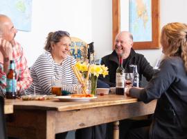 Ocean Backpackers self-catering hostel，位于伊尔弗勒科姆的青旅