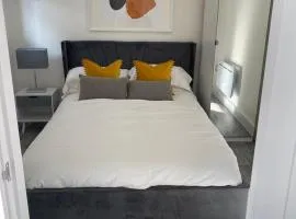 Carriage Lodge - Stunning Apartment with parking