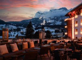 Grand Hotel Savoia Cortina d'Ampezzo, A Radisson Collection Hotel，位于科尔蒂纳丹佩佐的酒店