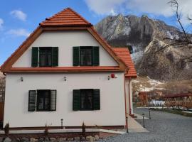 Pensiunea soarelui (Naplak panzió)，位于里梅泰亚的酒店