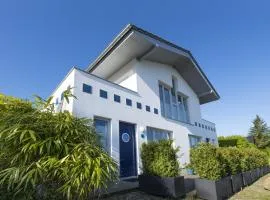 schöne 2-Raum-Ferienwohnung mit Terrasse - Haus Ostseeblick 1 FeWo Backbord