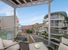 5 Middlecombe - Luxury Apartment at Byron Woolacombe, only 4 minute walk to Woolacombe Beach!，位于伍拉科姆的酒店