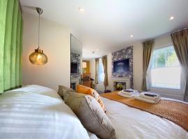 Hambrook House Canterbury - NEW luxury guest house with ESPA Spa complex，位于坎特伯雷肯特大学附近的酒店