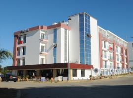 自由区酒店，位于丹吉尔伊本巴特图塔机场 - TNG附近的酒店