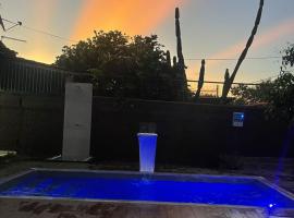 Caso com piscina AQUECIDA, há 900 metros do Iguatemi shopping，位于巴西利亚的别墅