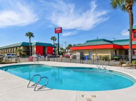 OYO Hotel Twin Lake- Lake Park Valdosta area，位于莱克帕克的酒店