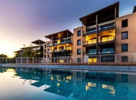 Superbe appartement, piscine, vue mer et montagnes，位于昂蒂布安提贝斯海洋公园附近的酒店