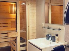 Bord de lac - 4/6pers SAUNA - terrasse 20m2，位于维尔雅尔姆的酒店