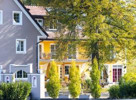 Winzerhotel am GUT MOSER，位于洛伊查赫的酒店