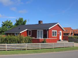 The Little Red Cabin Near Blåvand!，位于布拉万德的度假屋