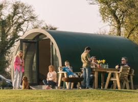 Kinelarty Luxury Glamping Pods Downpatrick，位于唐帕特里克的豪华帐篷