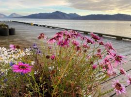 2. etg i Dampskipsbrygga, Lødingen havn，位于勒丁恩的酒店