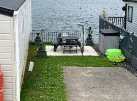Lovely 4 berth caravan on 7 Lakes Country Park at Crowle North Lincolshire