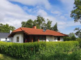 Haus Vier Pfoten - Hundefreundliches Ferienhaus an der Nordsee，位于Schweiburg的度假短租房