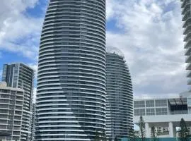 4 Bedroom Huge Sub Penthouse SKY HOME Level 31 Magnificent VIEWS Oracle Broadbeach LUX 260m2 Family Apartment, Sleeps 8 Adults and 2 Children, Sofa Bed , Portacot, High Chair Central Loc Walk to Everything