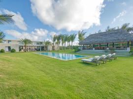 Unique golf front villa with modern design in exclusive beach resort，位于蓬塔卡纳国际机场 - PUJ附近的酒店