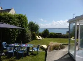 Comfortable holiday home with fantastic sea view