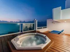Rooftop Private Jacuzzi in beach front penthouse