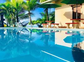 Big Daddy's Beach Club & Hotel，位于Puerto ArmuellesCeiba附近的酒店