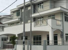 20Pax 3-Storey SemiD 5Room&5Bathroom Sweet Dream Home Sitiawan，位于实兆远的度假短租房