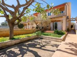 Stunning Home In Port Dalcdia With Wifi And 4 Bedrooms