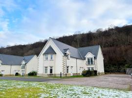 Corran, Glenloch View, Fort William 2-Bedroom Loch Side Flat，位于威廉堡的度假短租房